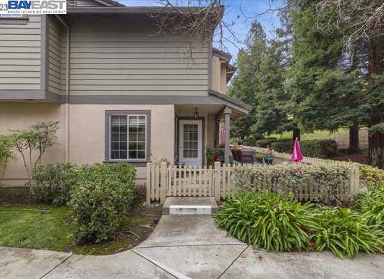 7488 Oxford Cir, 41020845, Dublin, Townhouse,  for sale, Olivia Chan, REALTY EXPERTS®